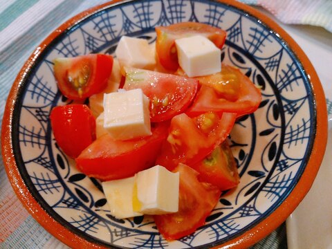 夏の一品♪トマトとチーズの簡単サラダ☆